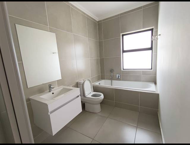 2 BEDROOM APARTMENT TO LET IN BALLITO CENTRAL